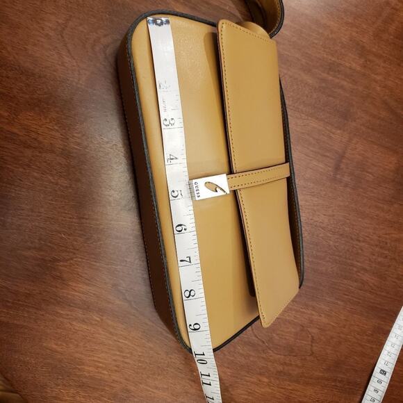 VINTAGE new no tags rare emblem GUESS leather shoulder bag - Picture 6 of 8